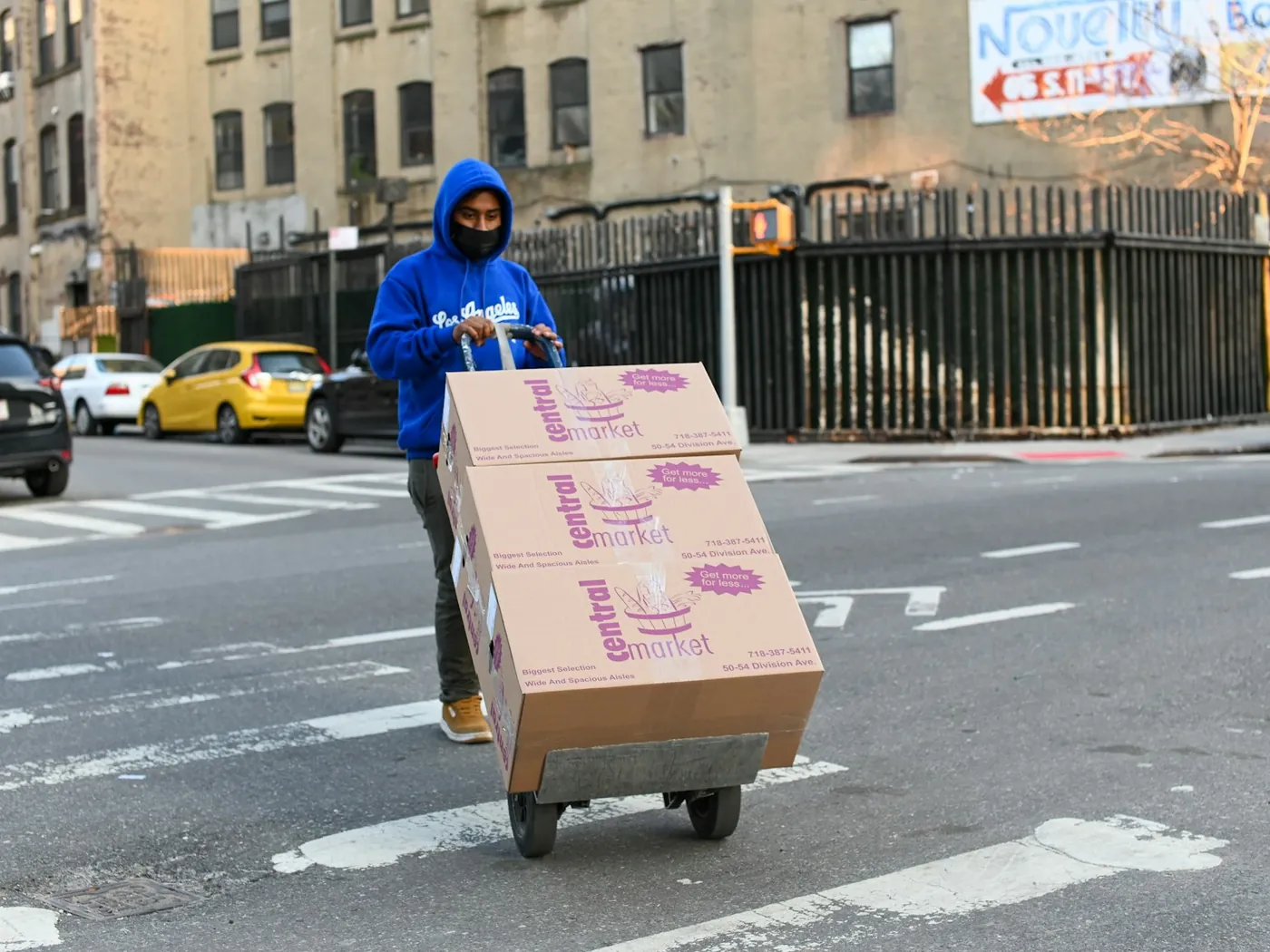 Convertible hand truck, 2-wheel/4-wheel