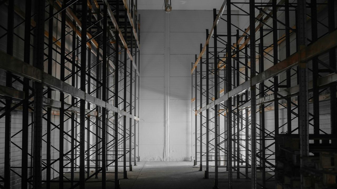 Drive-in racking lane