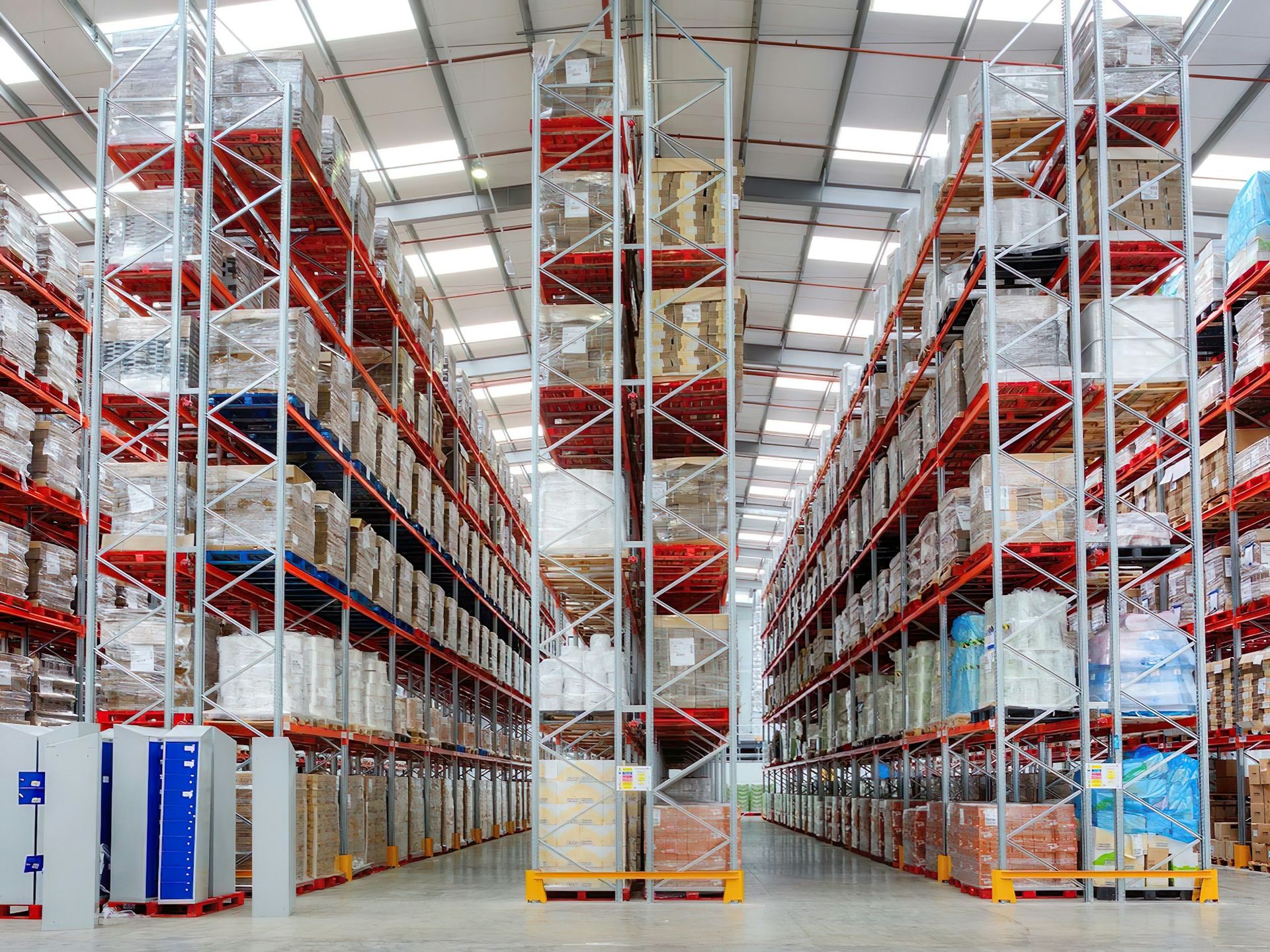 Loaded high-bay selective pallet racking