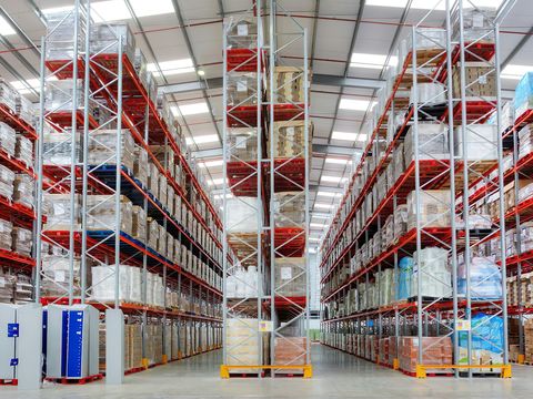 Loaded high-bay selective pallet racking